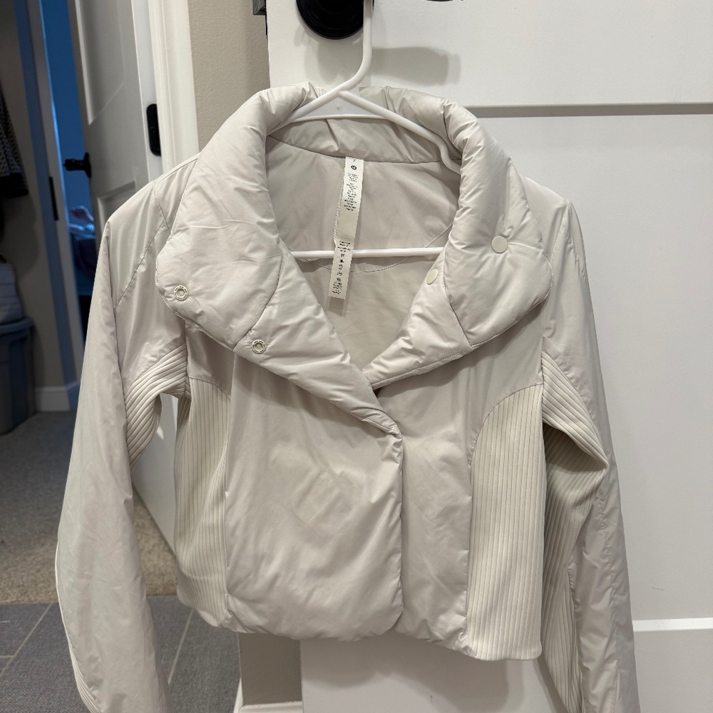 Lululemon puffer cropped